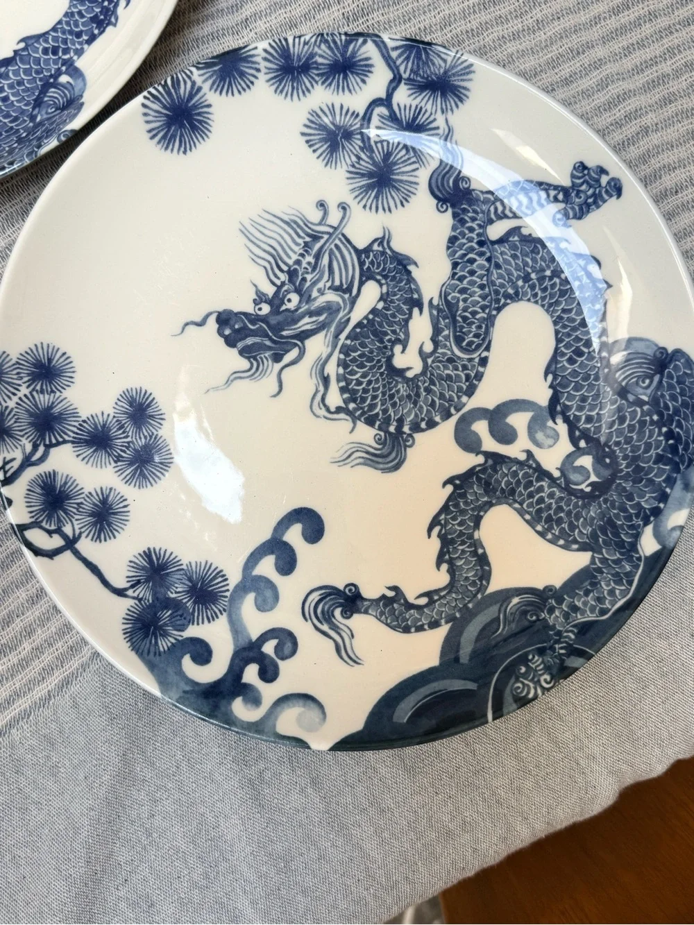 Rare! Williams Sonoma Seoul Korean 9” Blue & White Asian Dragon Salad Plates